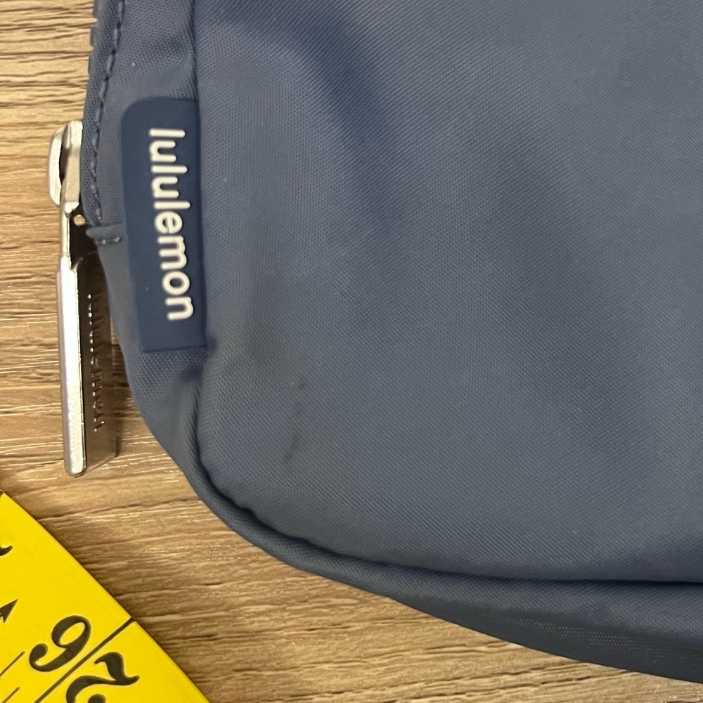 lululemon Everywhere Belt Bag Pitch Blue - Picture 5 of 9